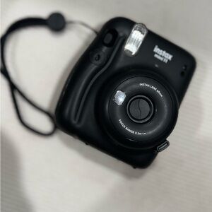 Fujifilm Instax Mini 11 in Sleek Black